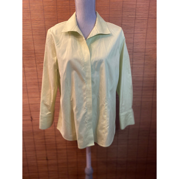 Women's Chico's Button Down Light Green Shirt Size 2 (Large) - Picture 1 of 7